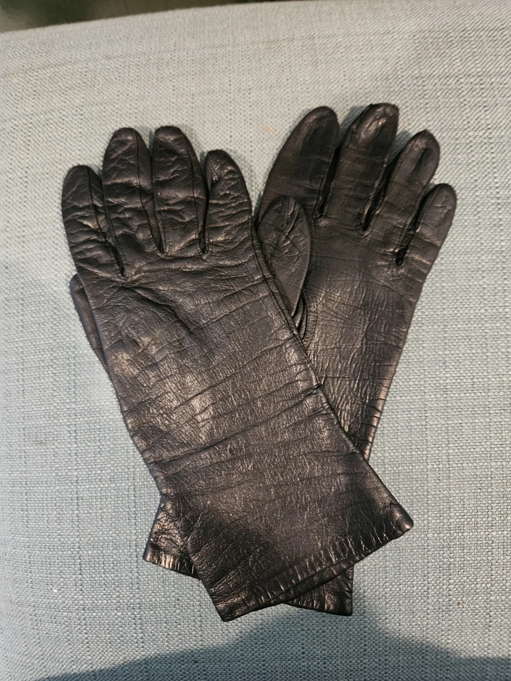 Vintage Leather Gloves - Picture 5 of 8
